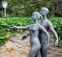 Skulpturen auf der Potsdamer Freundschaftsinsel - Bronzekulptur Tanzpaar, Ingeborg Hunzinger-Frank 1966.