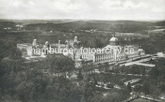 Alte Luftansicht vom Neuen Palais mit Communs.