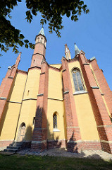 Heiligen Geist Kirche von Werder / Havel; die evangelische Kirche ist ein neugotisches Gebäude dessen Bau 1856 nach Plänen des Architekten und preußischen Baumeisters August Stüler begonnen wurde.