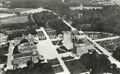 Historisches Flugbild vom Neuen Palais mit Communs.