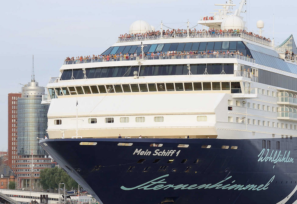 bildarchiv-hamburg.com: Foto „Das Kreuzfahrtschiff MEIN SCHIFF 1 läuft