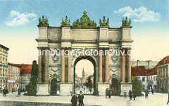 Historische Aufnahme vom Brandenburger Tor in Potsdam - das Tor wurde 1771 von Carl von Gontard und Georg Christian Unger im Auftrag Friedrichs II. gebaut.