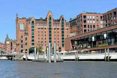 Internationales Maritimes Museum Hamburg am Magdeburger Hafen in der Hafencity - Promenade Elbarkaden, Elbtorpromenade.