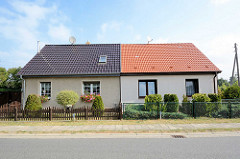 Unterschiedliche Fassadengestaltung - Dachdeckung, Wohnhäuser / Reihenhaus in Zehdenick.