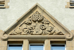 Wappen von Altona / Elbe - Gymnasium ALLEE - Max Brauer Allee in Hamburg Altona; 1876 als höhere Töchterschule gegründet.