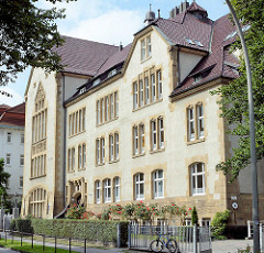 Gymnasium ALLEE - Max Brauer Allee in Hamburg Altona; 1876 als höhere Töchterschule gegründet.