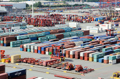 Containerlager im Hamburger Hafen - Containerterminal EUROGATE.