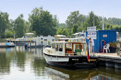 Marina, Sportboothafen bei der Alten Ziegelei an der Havel - Yachthafen Mildenberg / Zehdenick.