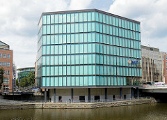 Bürogebäude / Verwaltunsgebäude am Fleet - Neubau mit Glasfassade, Bilder aus dem Hamburger Stadtteil Neustadt.
