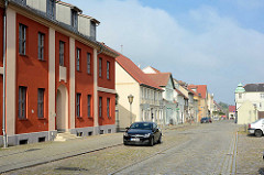 Wohnhäuser in unterschiedlichen Baustilen - Am Kirchplatz / Zehdenick, Brandenburg.