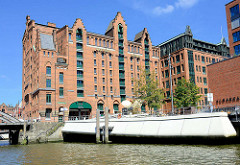 Maritimes Museum Hamburg am Magdeburger Hafen in der Hafencity - Promenade Elbarkaden, Elbtorpromenade.