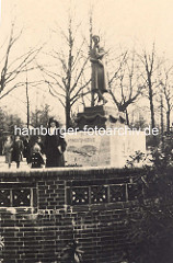 Heinrich Heine Denkmal - Skulptur im Hamburger Stadtpark ca. 1930.