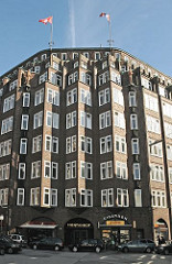 Eingangsbereich vom Klinker-Kontorhaus Montanhof. Das expressionistische Bürogebäude wurde von den Architekten Distel + Grubitz für das  im Hamburger Kontorhausviertel entworden.