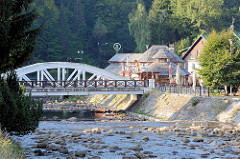 Ein Wahrzeichen von Spindlermühle / Špindlerův Mlýn ist die 1911 erbaute Weiße Brücke über die Elbe.