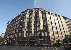 Eingangsbereich vom Klinker-Kontorhaus Montanhof. Das expressionistische Klinkergebäude im Hamburger Kontorhausviertel wurde von den Architekten Distel + Grubitz entworden und 1926 fertig gestellt.