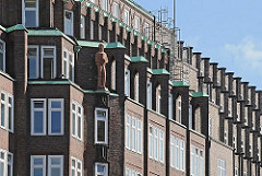 Hausfassade vom Montanhof in der Niedernstrasse - das expressionistische Bürogebäude ist Teil des Hamburger Kontorhausviertel. Das Kontorgebäude wurde von den Architekten Distel + Grubitz entworfen und 1926 fertig gestellt.
