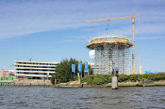 Baustelle am Baakenhöft, Baakenhafen in der Hamburger Hafencity - Baugerüst für das sogen. Lighthouse Zero, Wohnturm mit 360° Panorama.