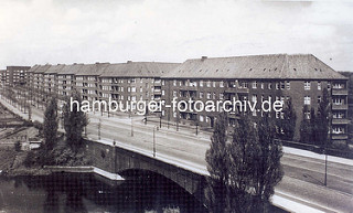 Blick über den Goldbekkanal auf Wohnblocks am Wiesendamm - im Hintergrund Gebäude am Borgweg.