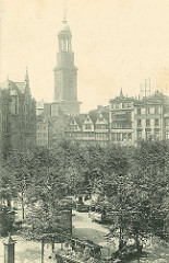 Blick auf den Hamburger Grossneumarkt, Stadtteil Neustadt; Marktstände und historische Architektur / Wohnhäuser, Kirchturm der St. Michaeliskirche.