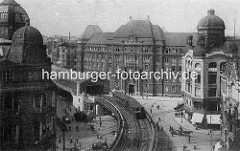 Hochbahnstrecke am Rödingsmarkt - alte Ansicht vom Viadukt und Haltestelle - im Hintergrund das Gebäude der Oberfinanzdirektion, erbaut 1910 - Architekt Albert Erbe.