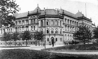 Historische Ansicht vom Hamburger Museum für Kunst und Gewerbe, Blick vom Steintorplatz - das Gebäude wurde als staatliches Technikum und Museum für Kunst und Gewerbe 1873-1875 erbaut, Architekt Carl Johann Christian Zimmermann.