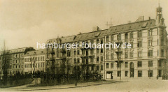 Historischer Blick von der Ulmenstrasse in den Grasweg in Hamburg Winterhude - mehrstöckige Wohnhäuser der Gründerzeit, lks. die neu angelegte Grünfläche.