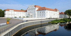 Schloss Oranienburg an der Havel - das älsteste Barockschloss in  Brandenburg. In der Regierungszeit Friedrichs III./I. (1688 – 1713) wurde Oranienburg eine der bedeutendsten Schloss- , Garten- und Stadtanlagen in der Mark Brandenburg.