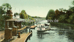 Altes Bild von Mühlenkamper Anleger in Hamburg Winterhude - Alsterdampfer / Fahrgastschiff; im Hintergrund der Hofwegkanal im Hamburger Stadtteil Uhlenhorst.