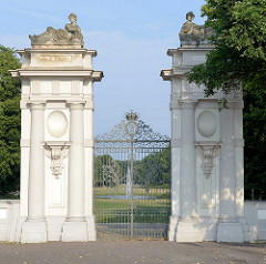 Eingangsportal zum Schlossgarten vom Schloss Oranienburg - das älsteste Barockschloss in  Brandenburg. In der Regierungszeit Friedrichs III./I. (1688 – 1713) wurde Oranienburg eine der bedeutendsten Schloss- , Garten- und Stadtanlagen in der Mark Bra