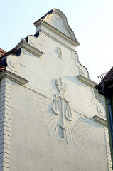 Stuckdekor an der Hausfassade vom Amtsgericht Oranienburg, erbaut 1906 - Entwurf königlichen Kreisbauinspektors Baurat Jaffé.
