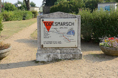 Gedenkstein zum Todesmarsch 1945 der Häftlinge des KZ-Sachsenhausen - über 6000 wurden auf diesem Marsch durch die SS ermordet. Ihr Vermächtnis lebt in unseren Taten fort.