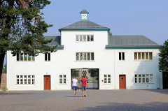 Gedenkstätte und Museum Sachsenhausen; Auf dem Gelände des ehem. KZ Sachsenhausen wurde 1961 die Nationale Mahn- und Gedenkstätte Sachsenhausen zur Erinnerung an das Konzentrationslager und sein Vorgängerlager, das KZ Oranienburg eingerichtet.