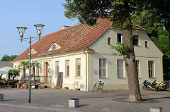 Historisches Gebäude am Schlossplatz von Oranienburg. Ehem. Hofgärtnerhaus, erbaut um 1800.