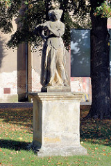 Stein-Skulptur in Terezin, Theresienstadt.
