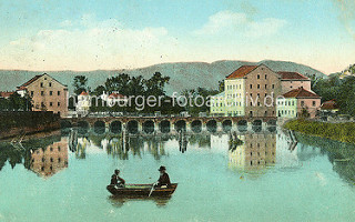 Altes Bild aus Terezín / Theresienstadt, Ruderboot auf der Ohře / Eger - im Hintergrund die Brücke über den Fluss.