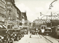 Altes Bild vom Strassenverkehr in der Hansestadt Hamburg am Jungfernstieg - Kollision / Zusammenstoss eines KFZ mit einer Strassenbahn.