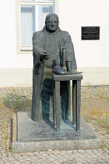 Historischer Standort der Oranienburger Chemischen Produktenfabrik - Denkmal Prof. Dr. Friedlieb Ferdinand Runge ( 1832  1852 ), Entdecker der Teerfarben