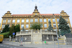Schlossgebäude von Kolin / Uhrenturm - Treppenaufgang.