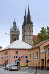 Kirchtürme vom Dom in Kolín, St. Bartholomäus Kirche aus dem 13. Jahrhundert - Architekt Peter Parler.