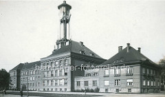 Historisches Foto vom Gymnasium Kolin - Gebäude der Obchodni Akademie / Handelsakademie, erbaut 1924; Architekten  John Mayer und William Kvasnička.