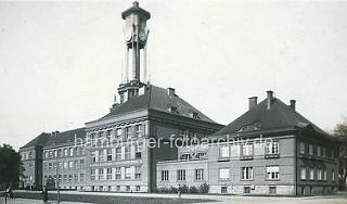 Historisches Foto vom Gymnasium Kolin - Gebäude der Obchodni Akademie / Handelsakademie, erbaut 1924; Architekten  John Mayer und William Kvasnička.