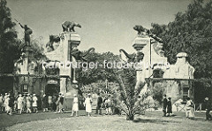 Alter historischer Eingang von Hagenbecks Tierpark - Jugendstiltor mit Skulpturen.