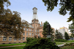 Gymnasium Kolin - Gebäude der Handels Akademie, erbaut 1924; Architekten  John Mayer und William Kvasnička.