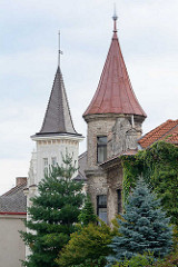 Wohnhäuser mit Giebelturm - Architekturbilder aus Kolin, Tschechien.