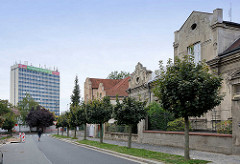 Jugendstilwohnhäuser - Einzelhäuser in Kolin, Tschechien - Hochhaus  mit Aufschrift Futurum Kolín.