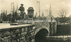 Altes Foto von der Puppenbrücke in Lübeck - erste aus Stein gebaute Brücke der Hansestadt; ursprünglich 1772 errichtet - 1907 Neubau.