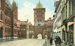 Historische Darstellung vom Burgtor in Lübeck - Fussgänger, Geschäft für Fahrräder und Nähmaschinen.