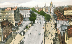 Historische Luftansicht von der Hamburger Reeperbahn, Autoverkehr und Strassenbahnen. Links oben der Spielbudenplatz - Kirchtürme.