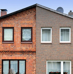 Doppelhaus mit unterschiedlich gestalteter Klinkerfassade - Lübeck Moisling.