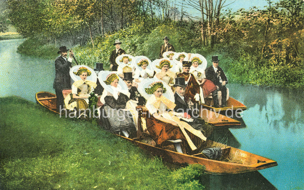 Historische Bilder Foto Altes Bild Einer Hochzeitsgesellschaft In Zwei Kahnen Auf Dem Wasser Frauen In Tracht Mit Blumen Manner Im Anzug Und Zylinder